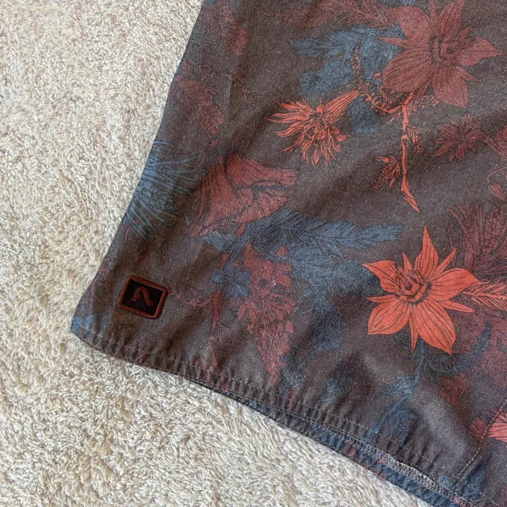 Flylow Reynolds Shorts Mens Large Mountain Bike Shorts Blue/Red Floral Print